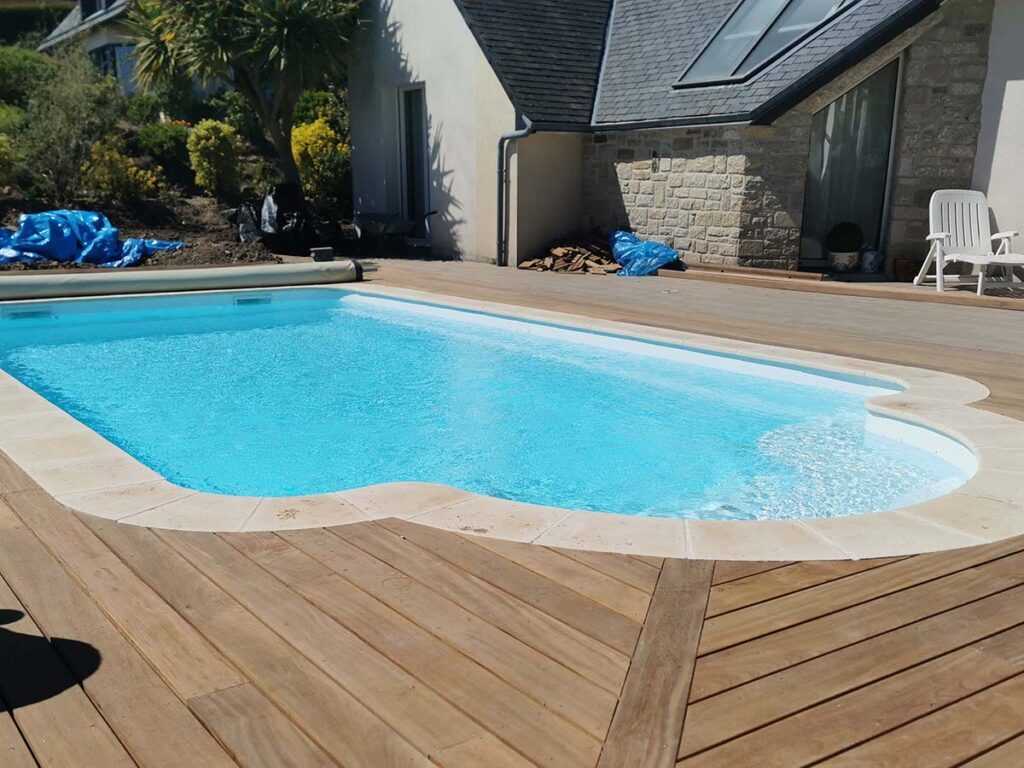Installation d’une petite piscine a fond plat à Saint Pol De Léon